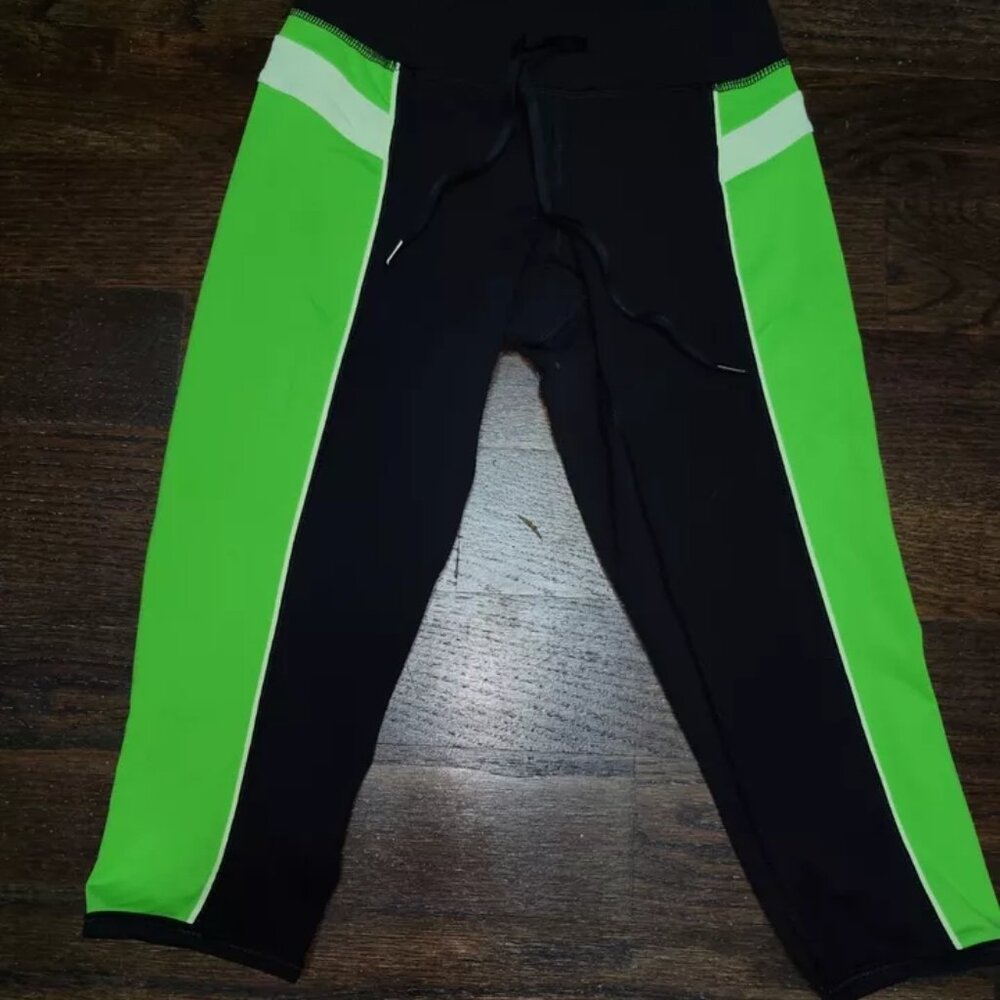 Lululemon Capri Black and Green Leggings Womens Size 2